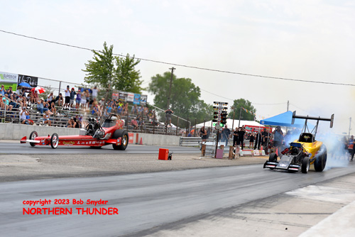 Kebin Kinsley - 'War Wagon' (near lane) vs 
Gary Wheeler Jr. - 'Brook & Wheeler' (far lane)